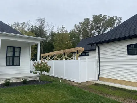White privacy vinyl fencing