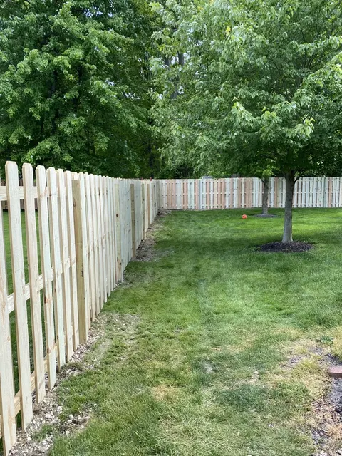 Shadowbox wood fencing