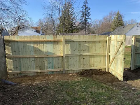 Wood privacy fence, viewed from the rail side