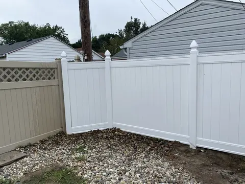 White privacy vinyl fencing