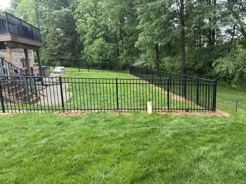 Flat-top ornamental metal fencing