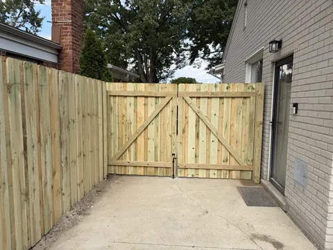 Pressure-treated double drive gate, closed, with drop rod